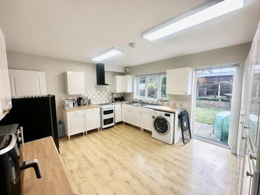 5 Bedroom House In Da7 Erith 외부 사진